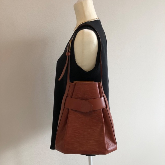 LOUIS VUITTON BAG - Picture 8 of 12